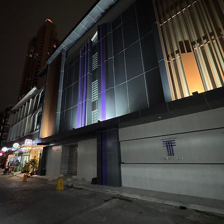 Twenty Two Place Hostel - Sukhumvit 22 Bangkok Exteriör bild