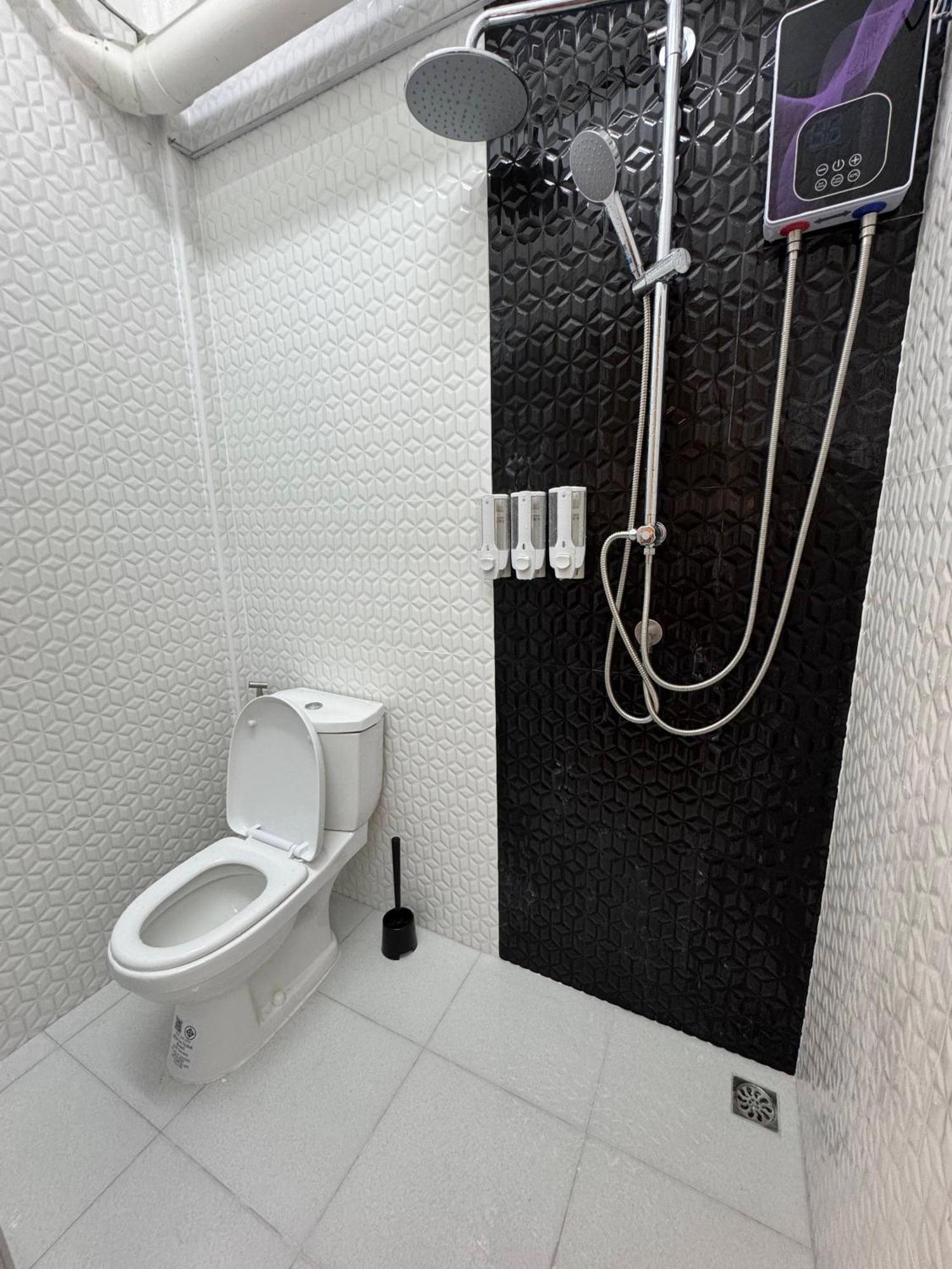 Twenty Two Place Hostel - Sukhumvit 22 Bangkok Exteriör bild