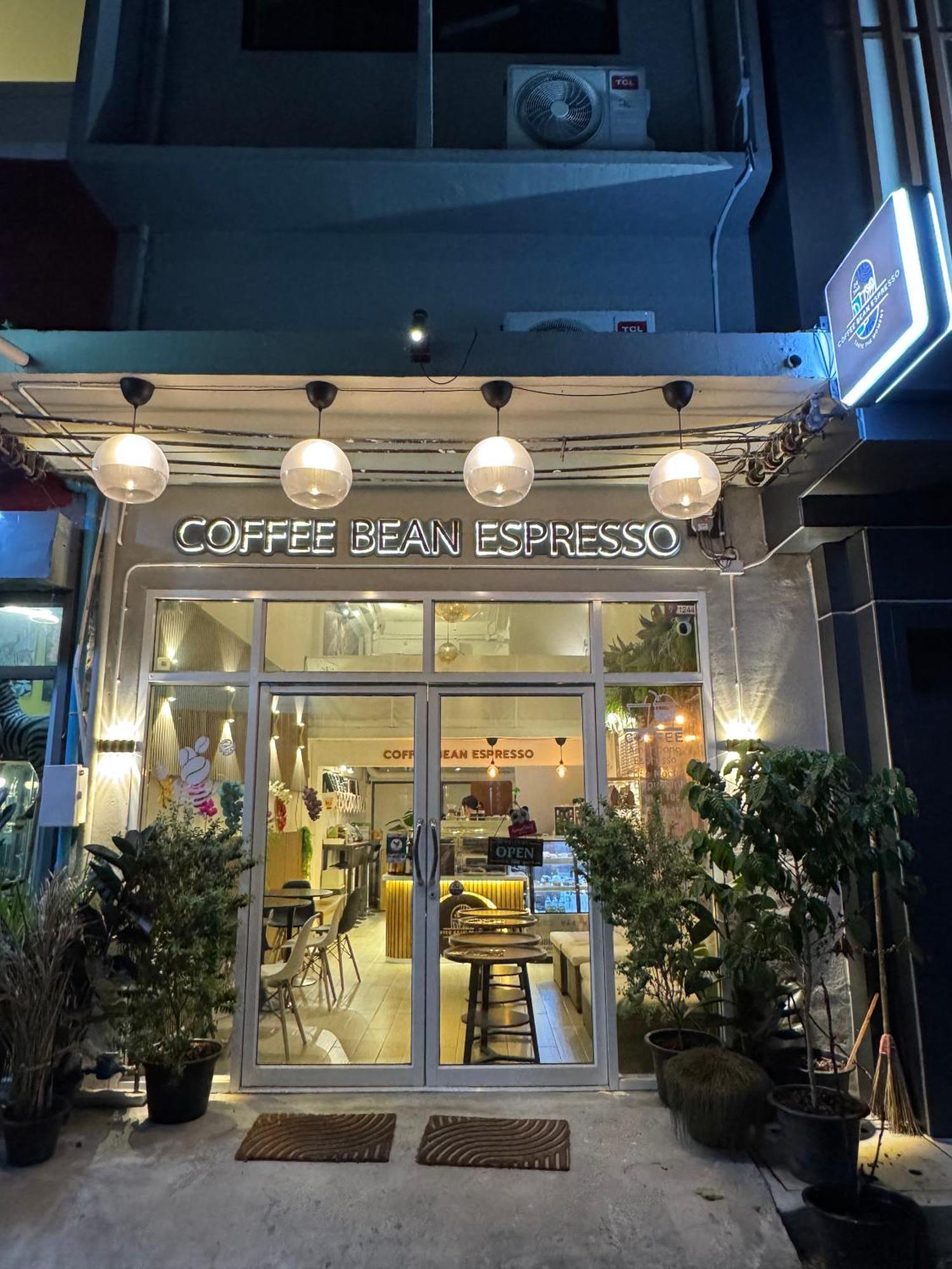 Twenty Two Place Hostel - Sukhumvit 22 Bangkok Exteriör bild