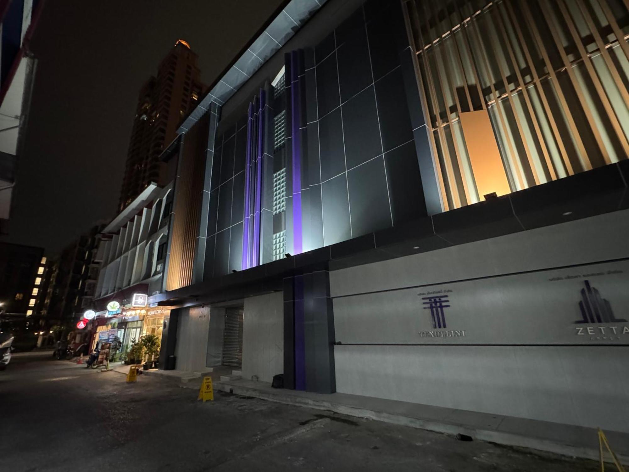 Twenty Two Place Hostel - Sukhumvit 22 Bangkok Exteriör bild