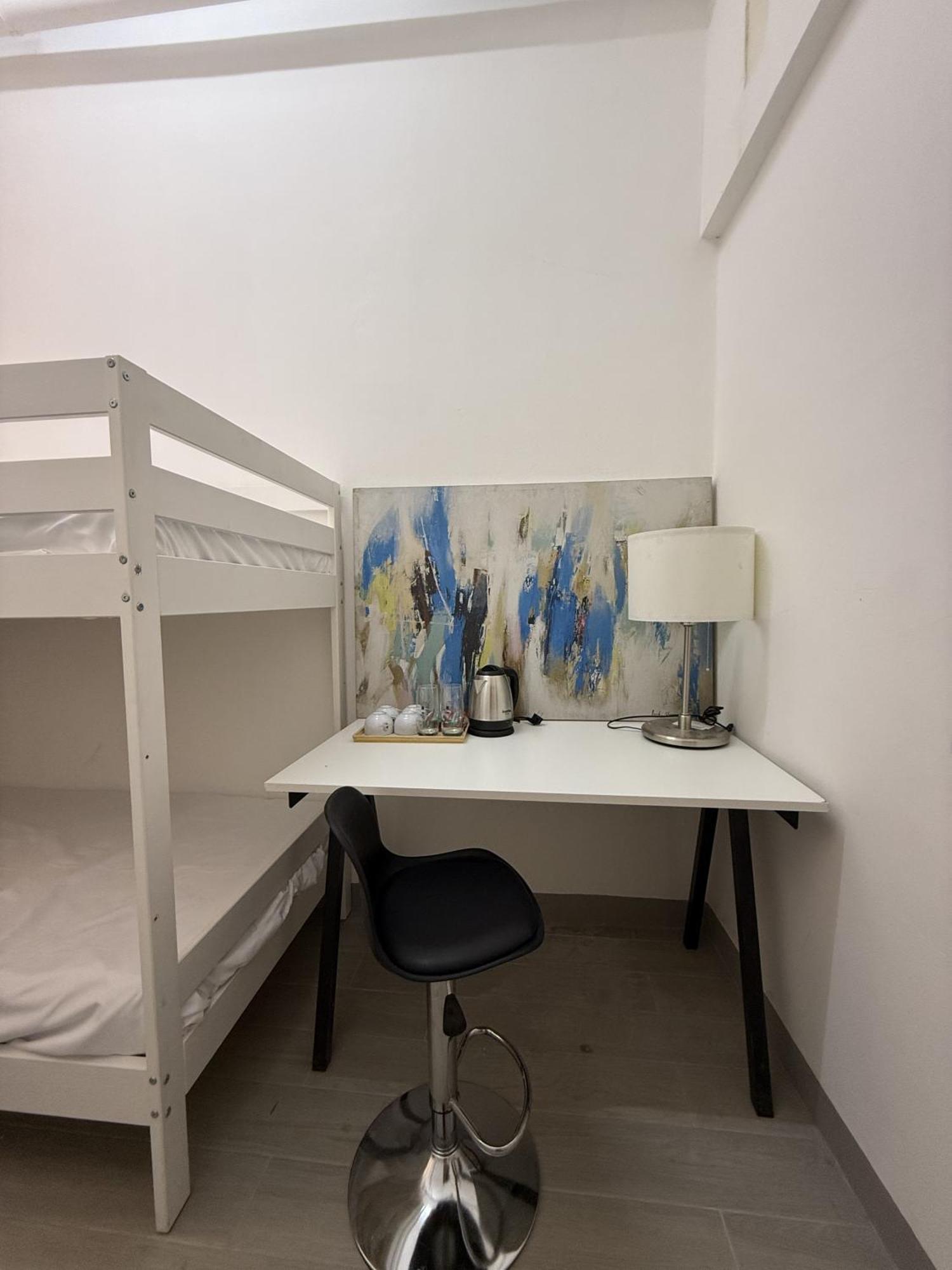 Twenty Two Place Hostel - Sukhumvit 22 Bangkok Exteriör bild